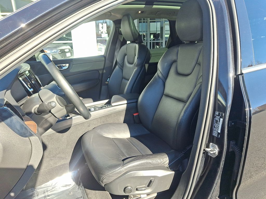 Thumbnail: 2021 Volvo XC60 - 13