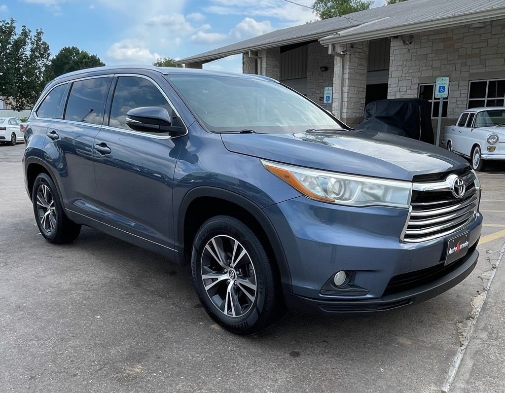 2016 Toyota Highlander XLE V6 Blue at Gullo Toyota