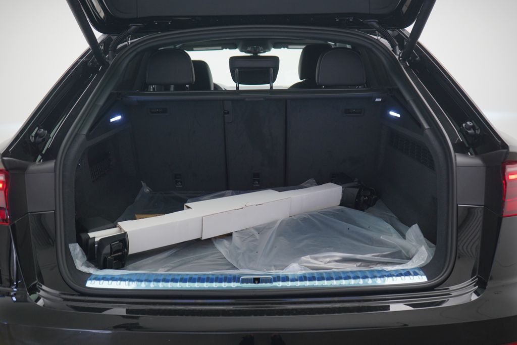 Thumbnail: 2026 Audi Q8 - 11