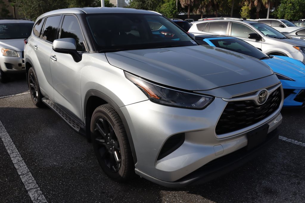 Thumbnail: 2022 Toyota Highlander - 6