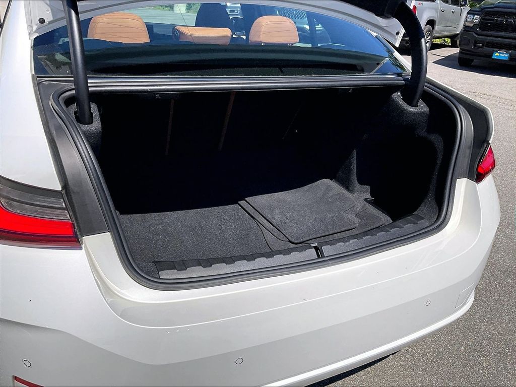 2023 BMW 3 Series — photo 35