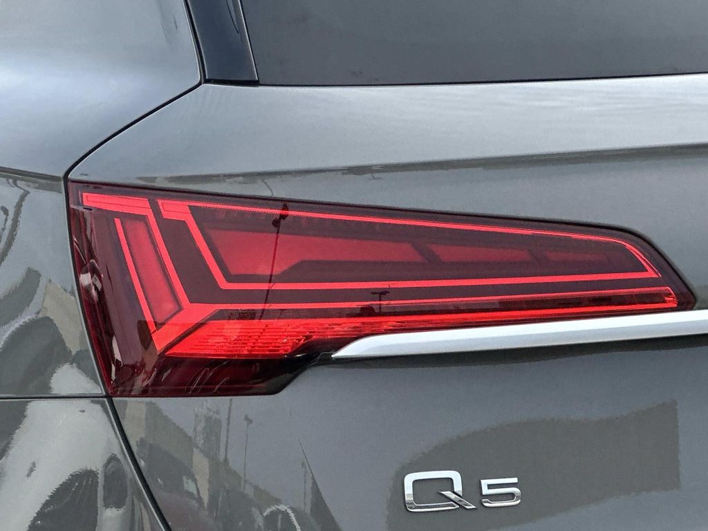 Thumbnail: 2023 Audi Q5 - 12