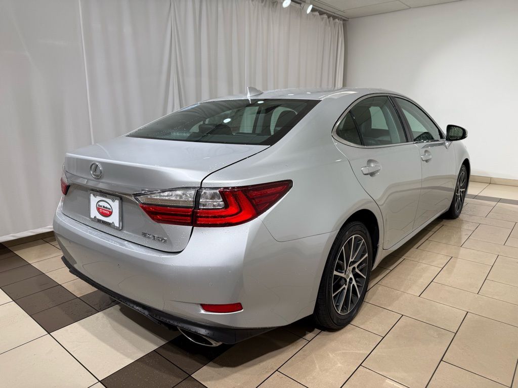 Thumbnail: 2017 Lexus ES - 5