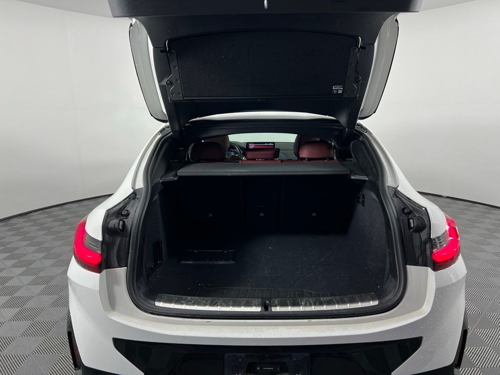 Thumbnail: 2024 BMW X4 - 9