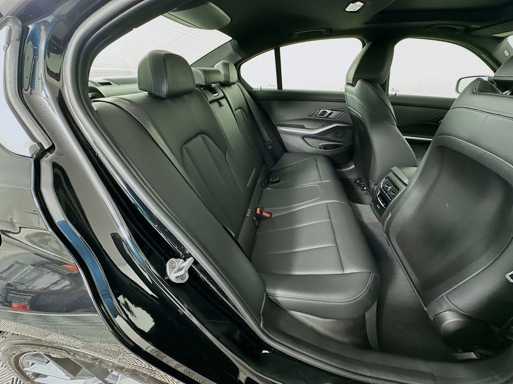 Thumbnail: 2025 BMW 3 Series - 28