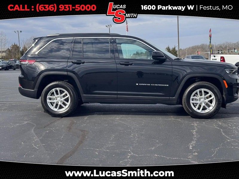 Diamond Black Crystal Pearlcoat 2026 Jeep Grand Cherokee SUV / Crossover Four-Wheel Drive 8-Speed Automatic