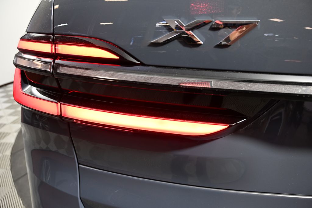 Thumbnail: 2026 BMW X7 - 11