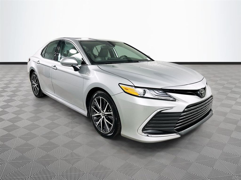 Celestial Silver Metallic 2022 Toyota Camry Sedan Front-Wheel Drive 8-Speed Automatic