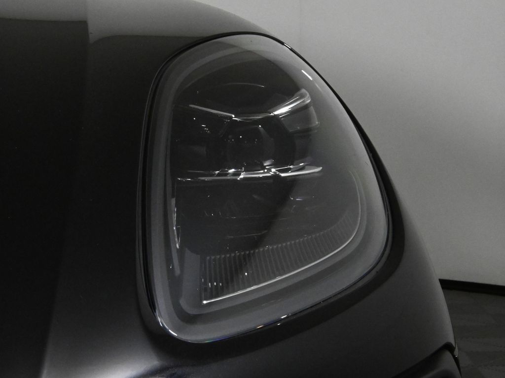 Thumbnail: 2025 Porsche Macan - 12
