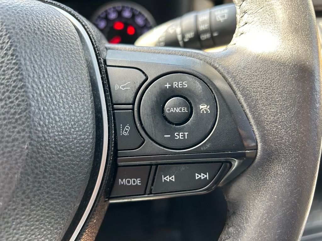 2021 Toyota RAV4 XLE Premium 25