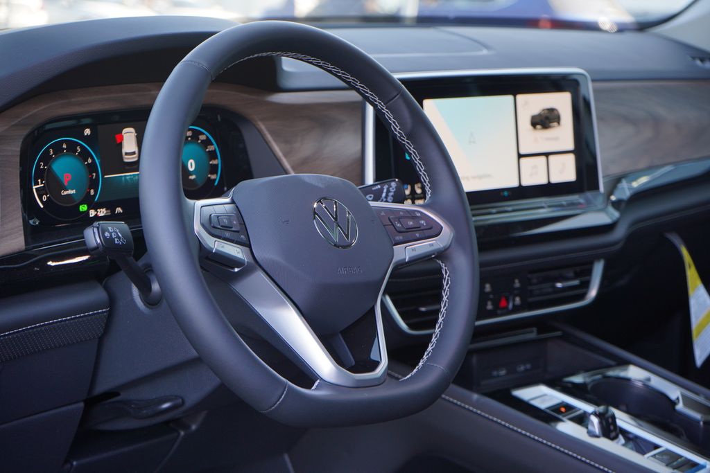 2025 Volkswagen Atlas 2.0T SE w/Technology 8