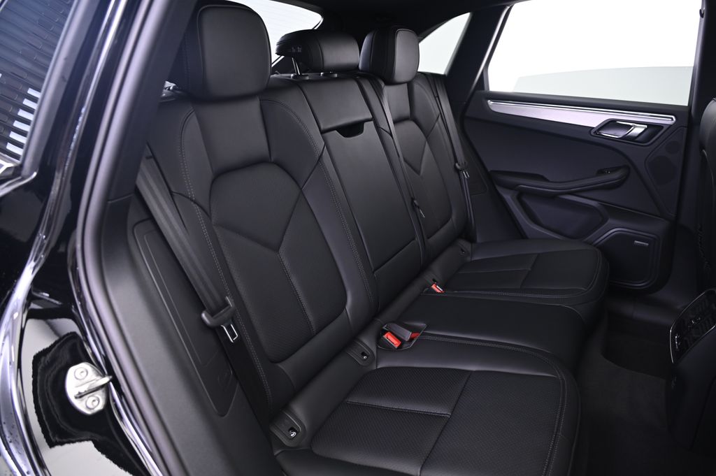 Thumbnail: 2025 Porsche Macan - 19