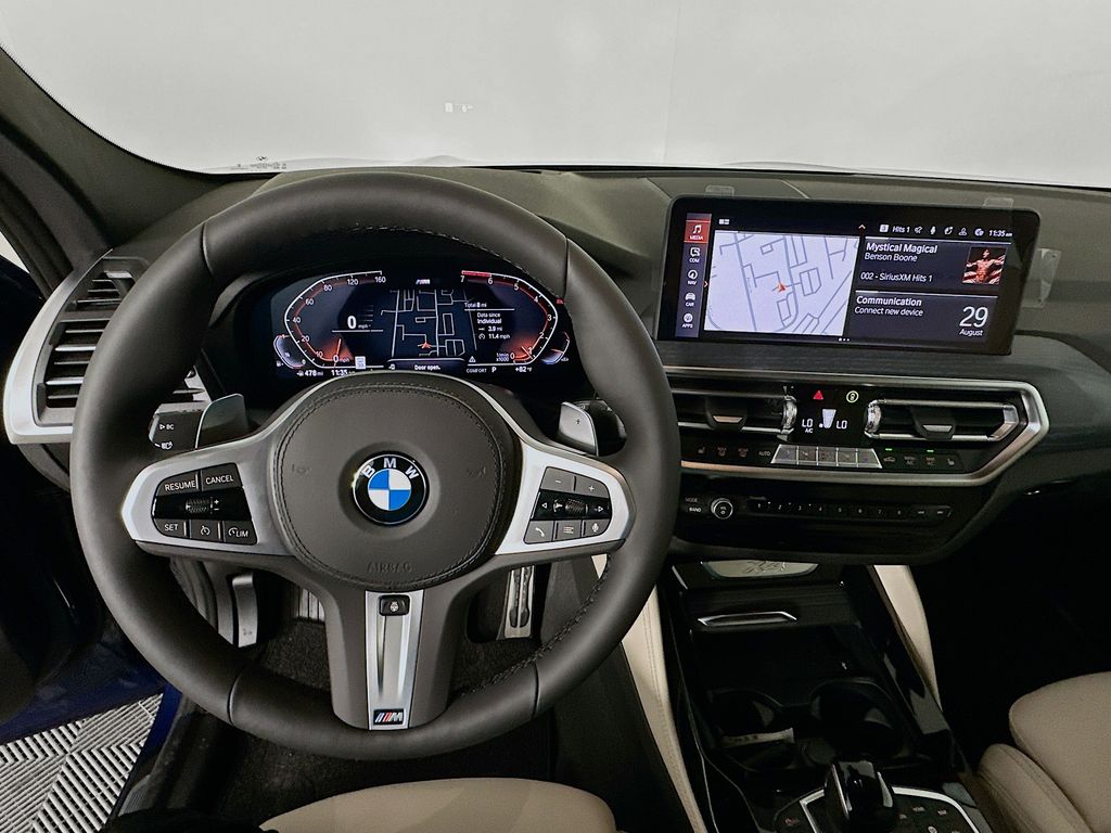 Thumbnail: 2025 BMW X4 - 10