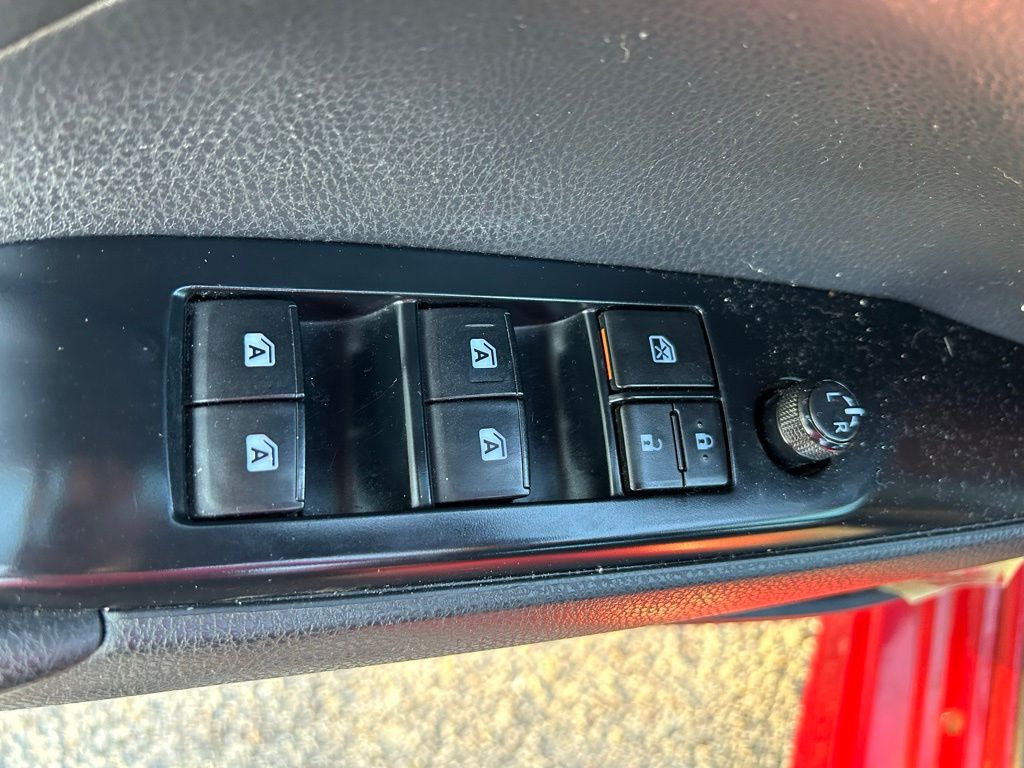 Thumbnail: 2019 Toyota Camry - 17