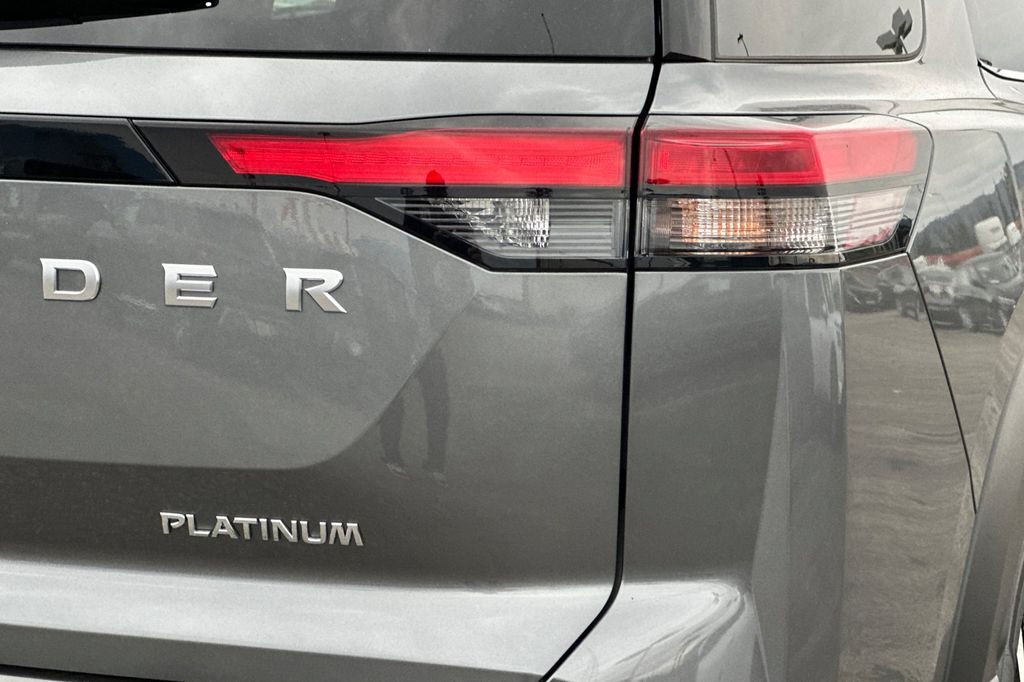 2025 Nissan Pathfinder Platinum - Photo 21