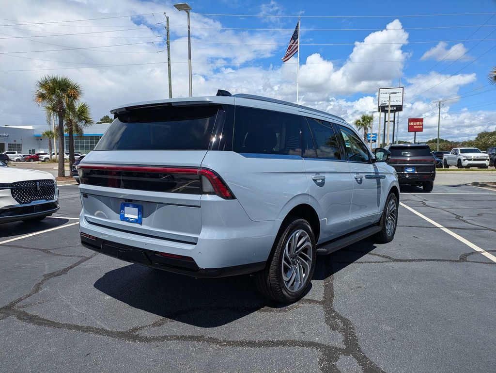 2027 Lincoln Navigator Premiere