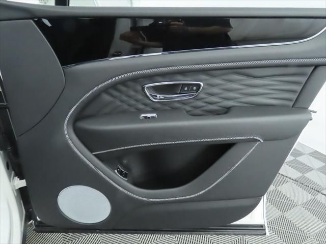 Thumbnail: 2025 Bentley Bentayga - 26