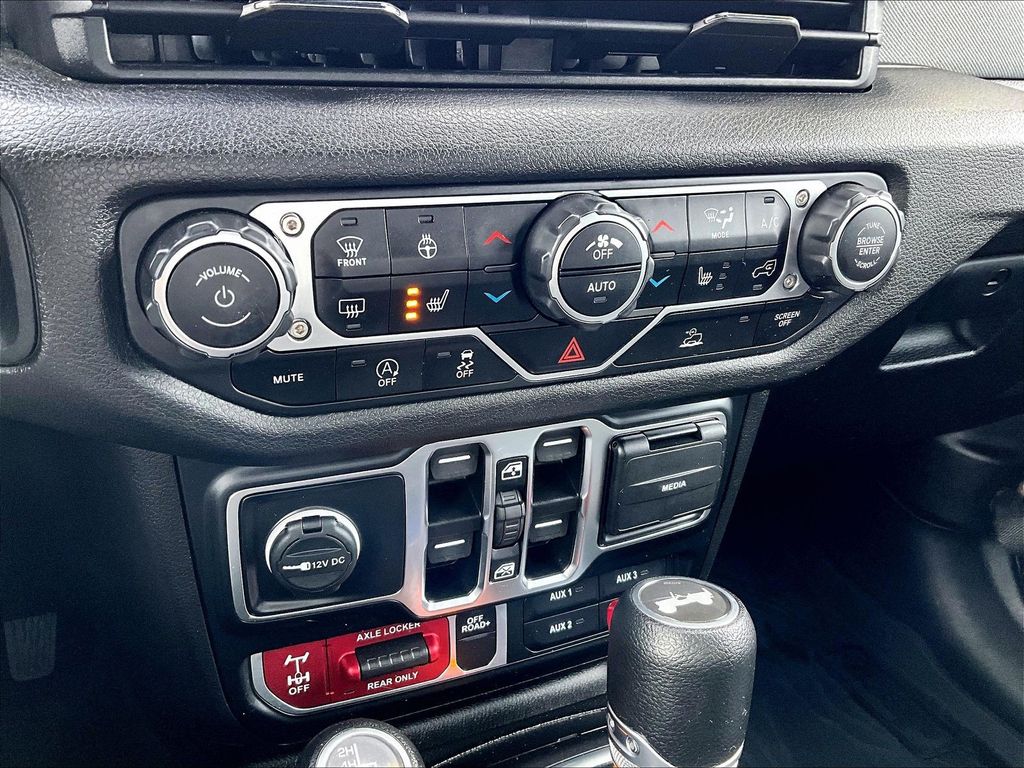 2024 Jeep Wrangler — photo 26