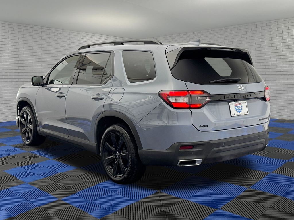 View vehicle photo 3