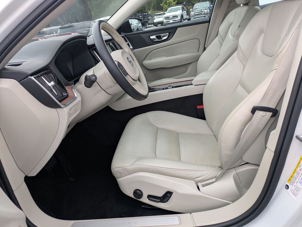 2021 Volvo S60 T5 Momentum