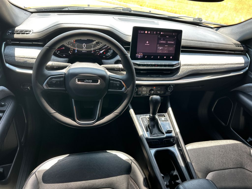 Used 2023 Black Jeep Latitude Lux image 22