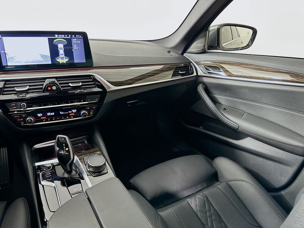 Thumbnail: 2023 BMW 5 Series - 24