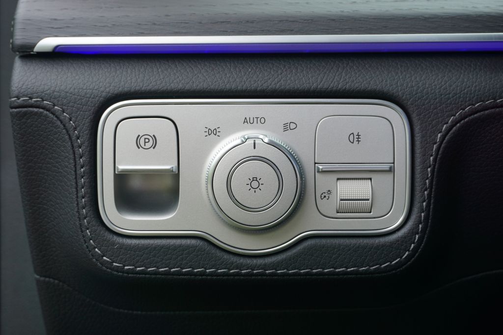 2025 Mercedes-Benz GLS 450 4MATIC 32