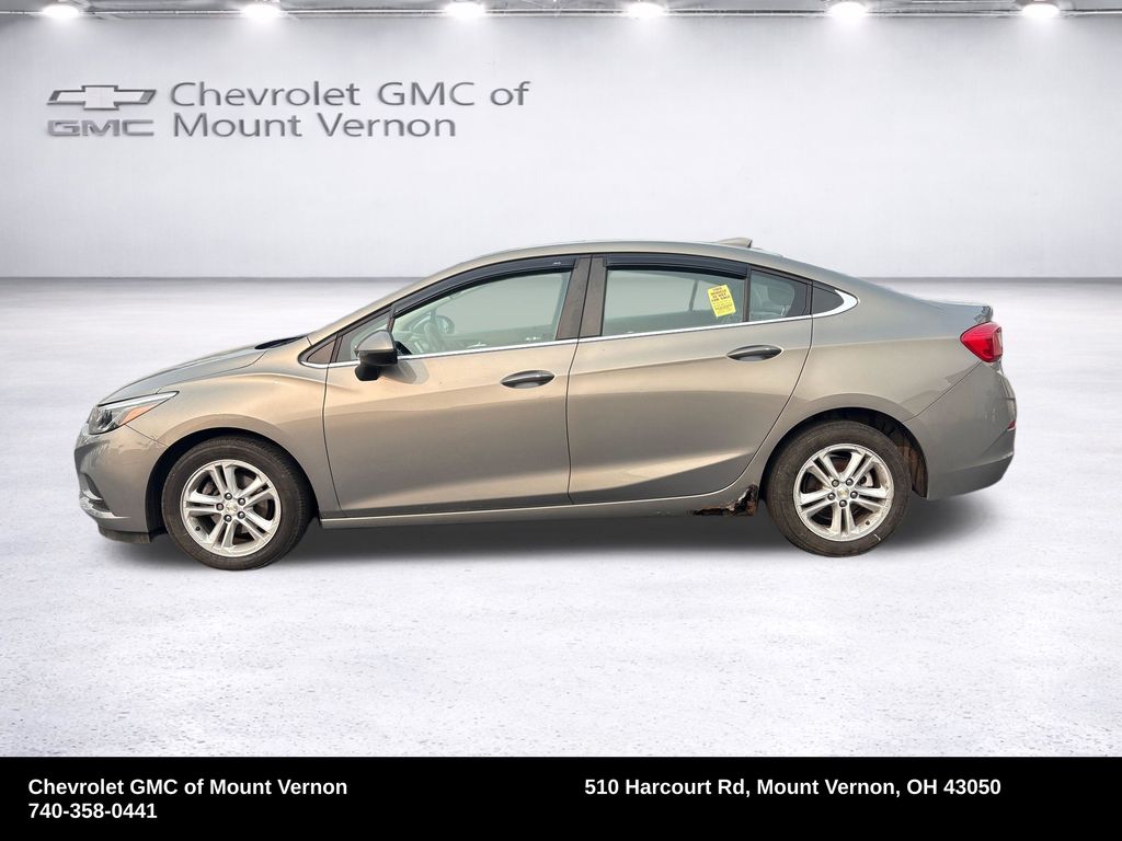 2017 Chevrolet Cruze LT - Image 2