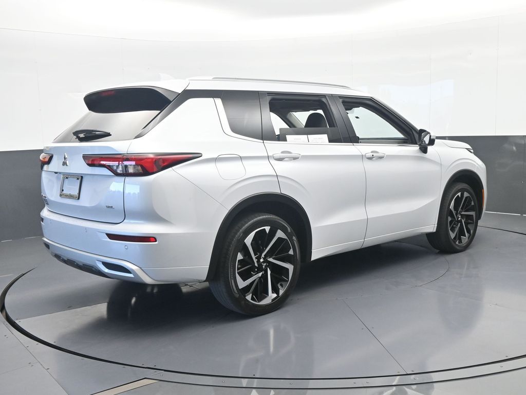 Used 2024 White Mitsubishi SEL image 6