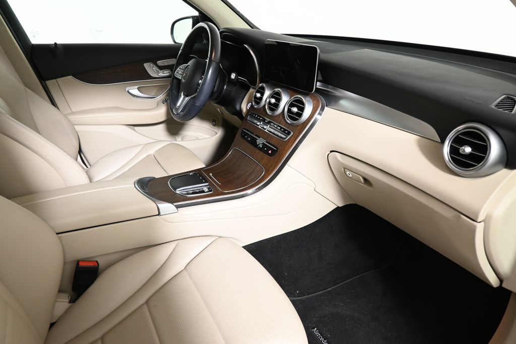 Thumbnail: 2022 Mercedes-Benz GLC - 27