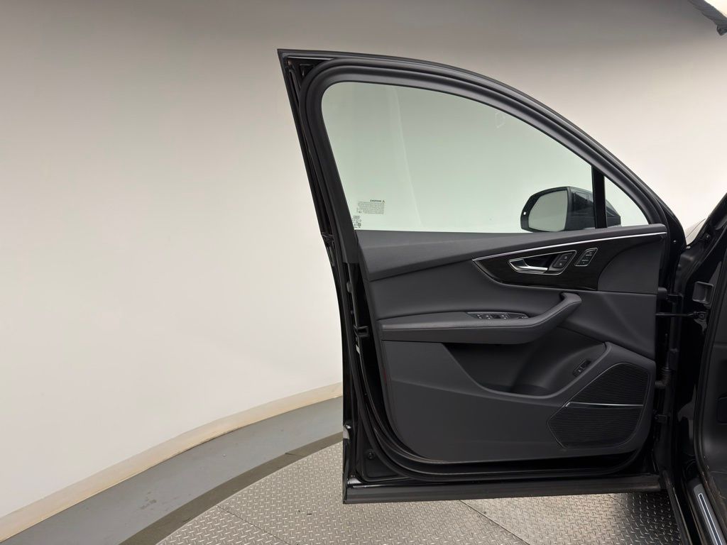 Thumbnail: 2023 Audi Q7 - 7