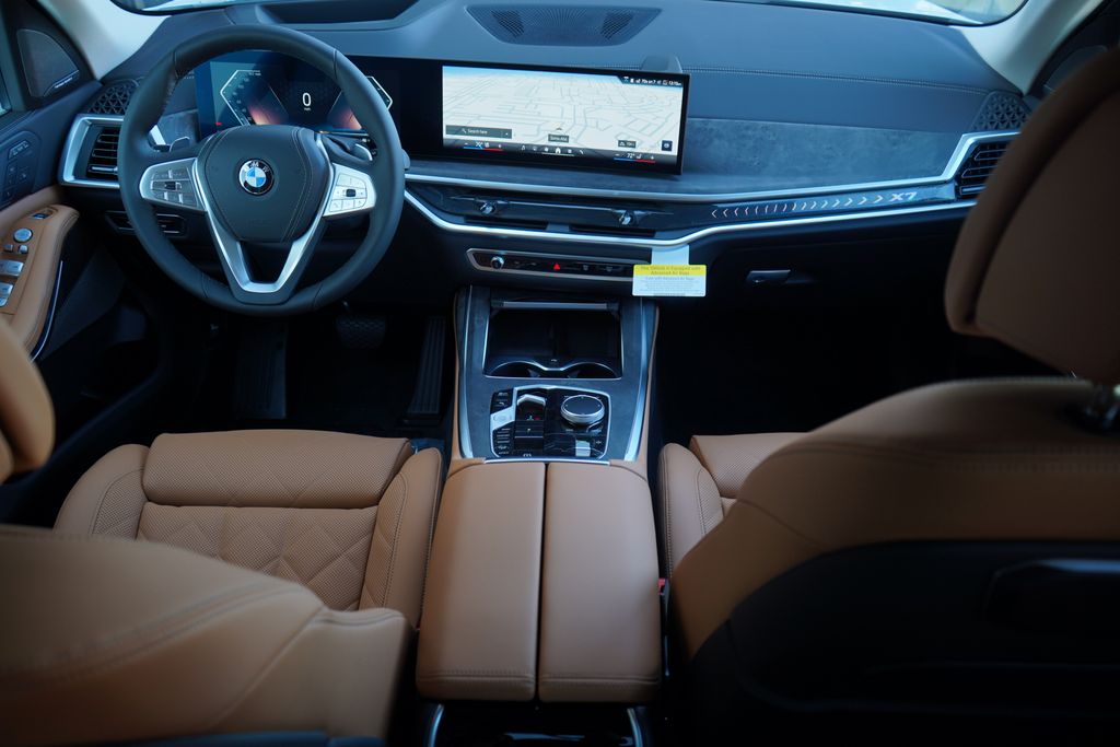 Thumbnail: 2026 BMW X7 - 14