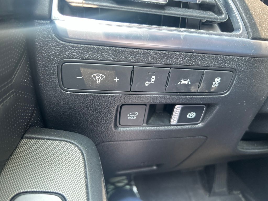 Used 2022 White Hyundai Calligraphy image 12