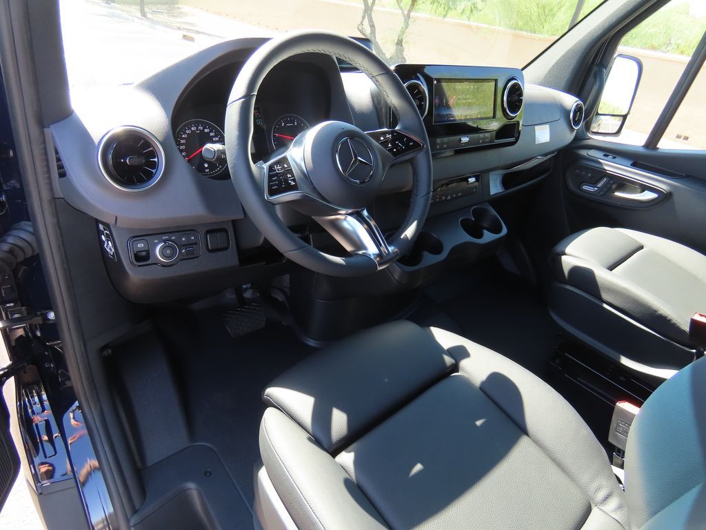 Thumbnail: 2025 Mercedes-Benz Sprinter - 10