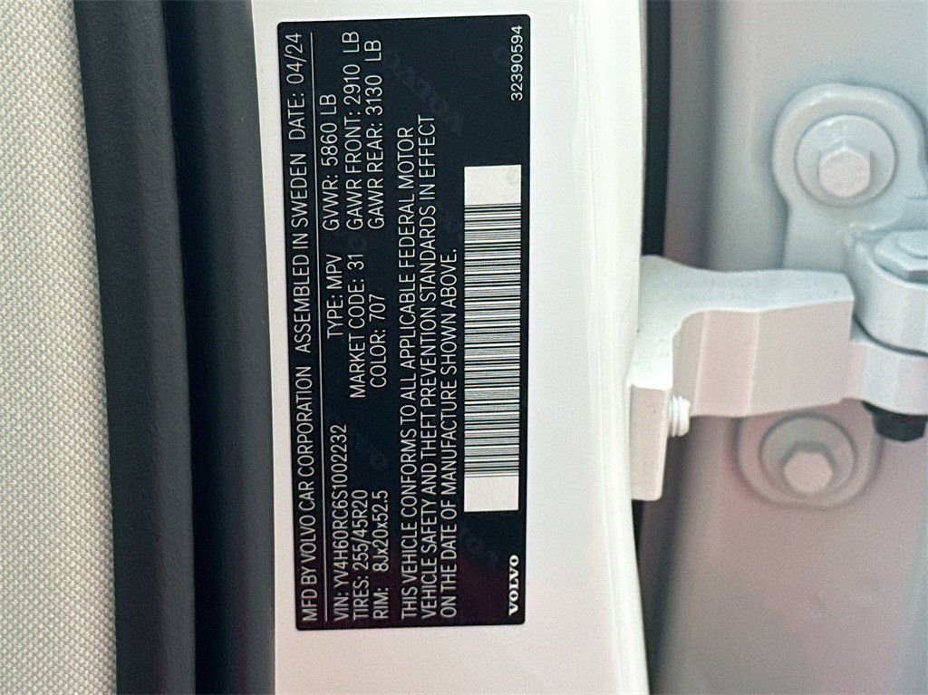 New 2025 Crystal White Volvo T8 Plus image 34