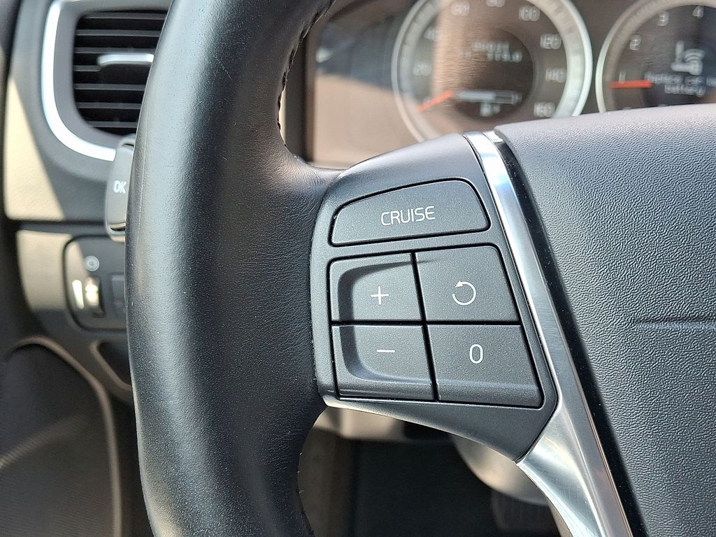 Thumbnail: 2013 Volvo S60 - 20