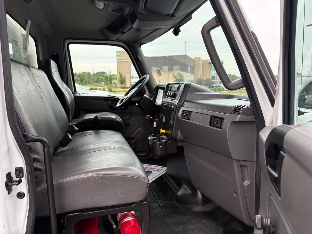 Used 2022 White International MV607 image 14