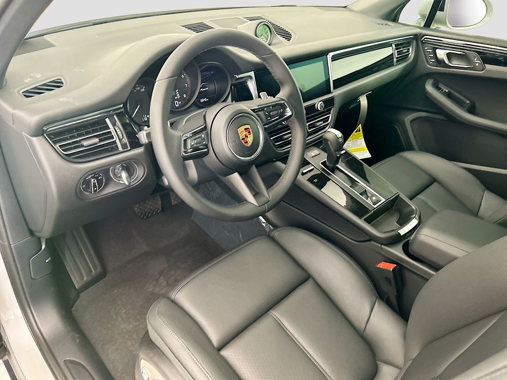Thumbnail: 2026 Porsche Macan - 4