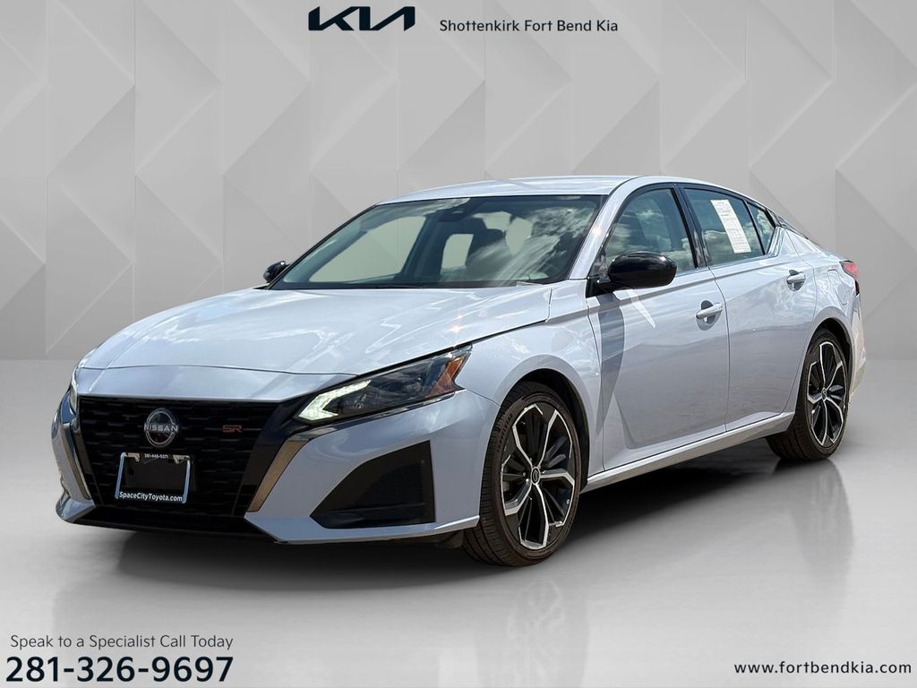 2024 Nissan Altima 2.5 SR's photo