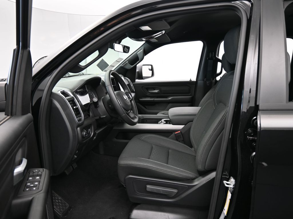 New 2026 Diamond Black Crystal Pearlcoat Ram Express image 11