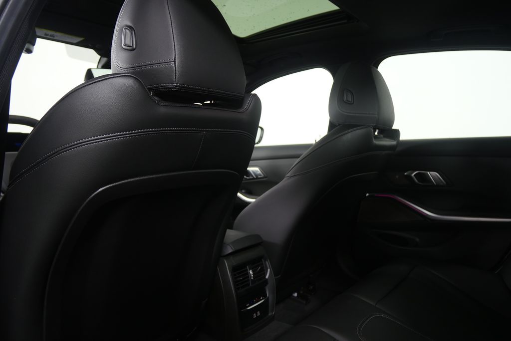 Thumbnail: 2025 BMW 3 Series - 18