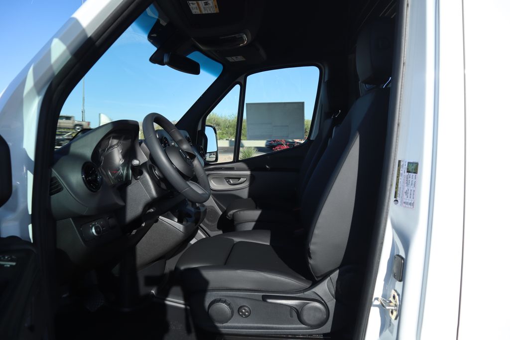 2025 Mercedes-Benz Sprinter 3500 10