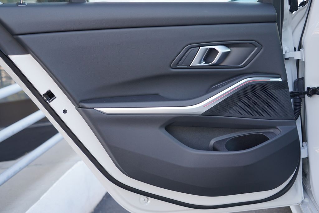 Thumbnail: 2026 BMW 3 Series - 31