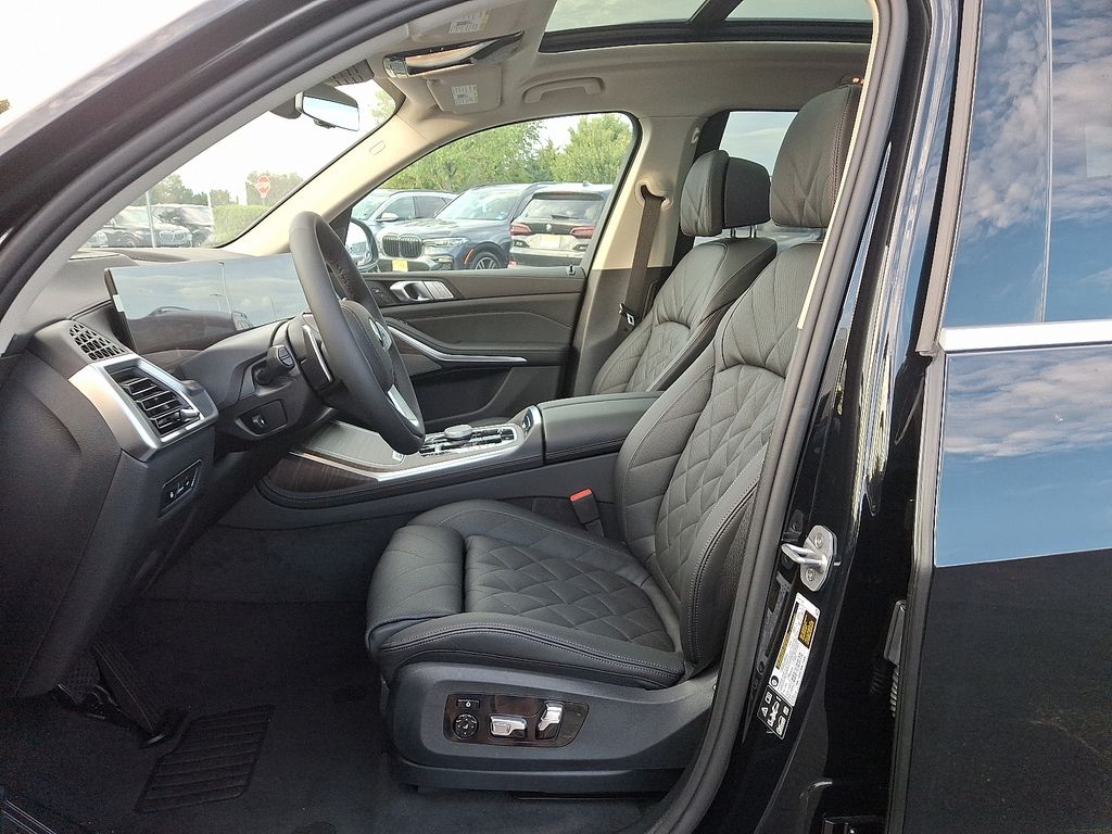 Thumbnail: 2026 BMW X7 - 6