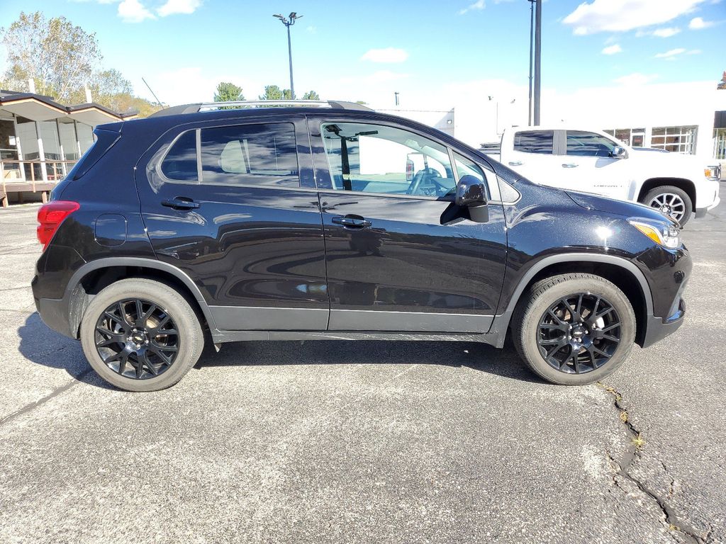 2022 Chevrolet Trax LT 8