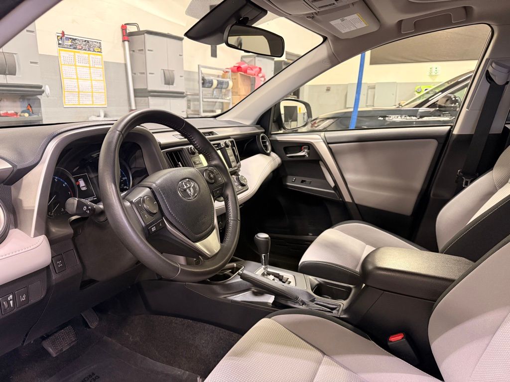 Thumbnail: 2018 Toyota RAV4 - 11