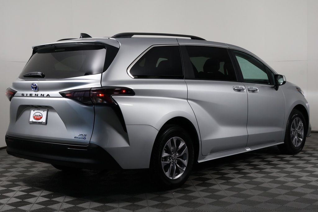 2024 Toyota Sienna XLE 4