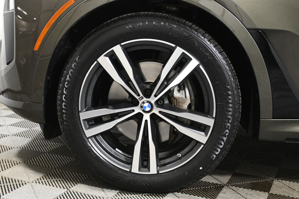 Thumbnail: 2023 BMW X7 - 12