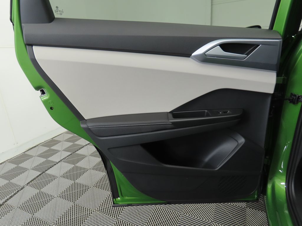 2025 Volkswagen Taos SE 27