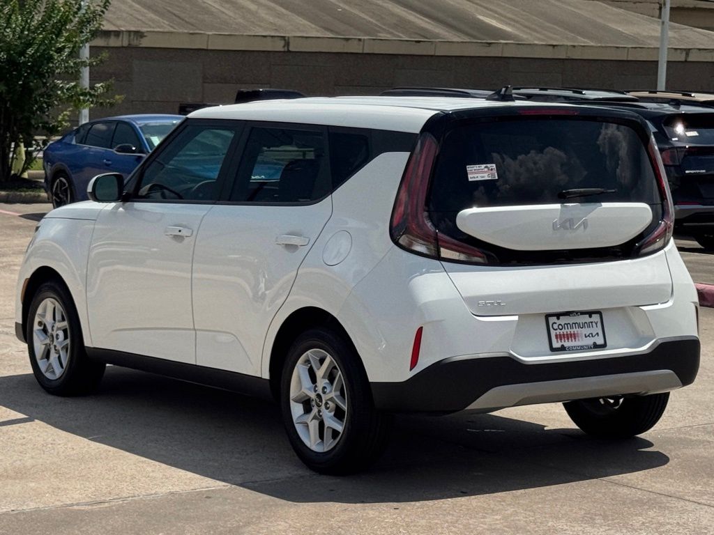 2023 Kia Soul S White at Community Kia